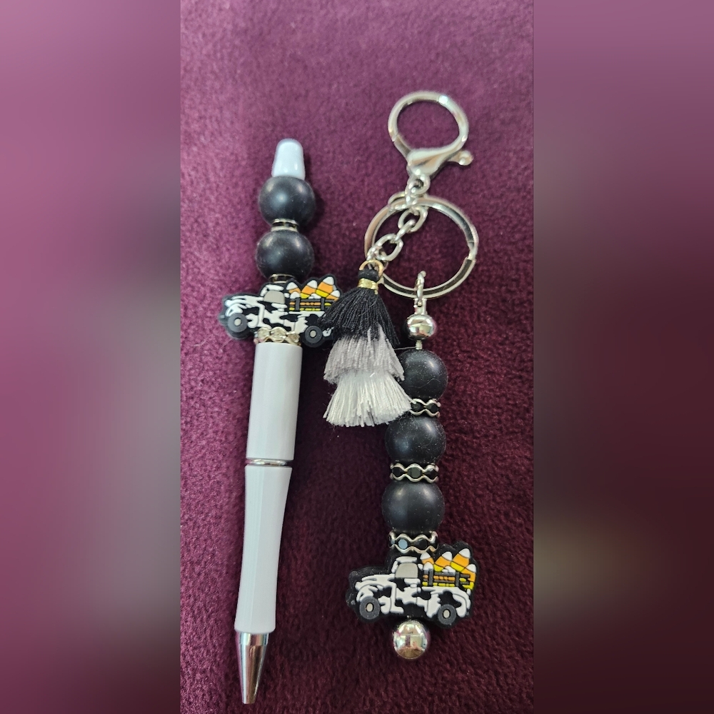 Black and White Beaded Keychain